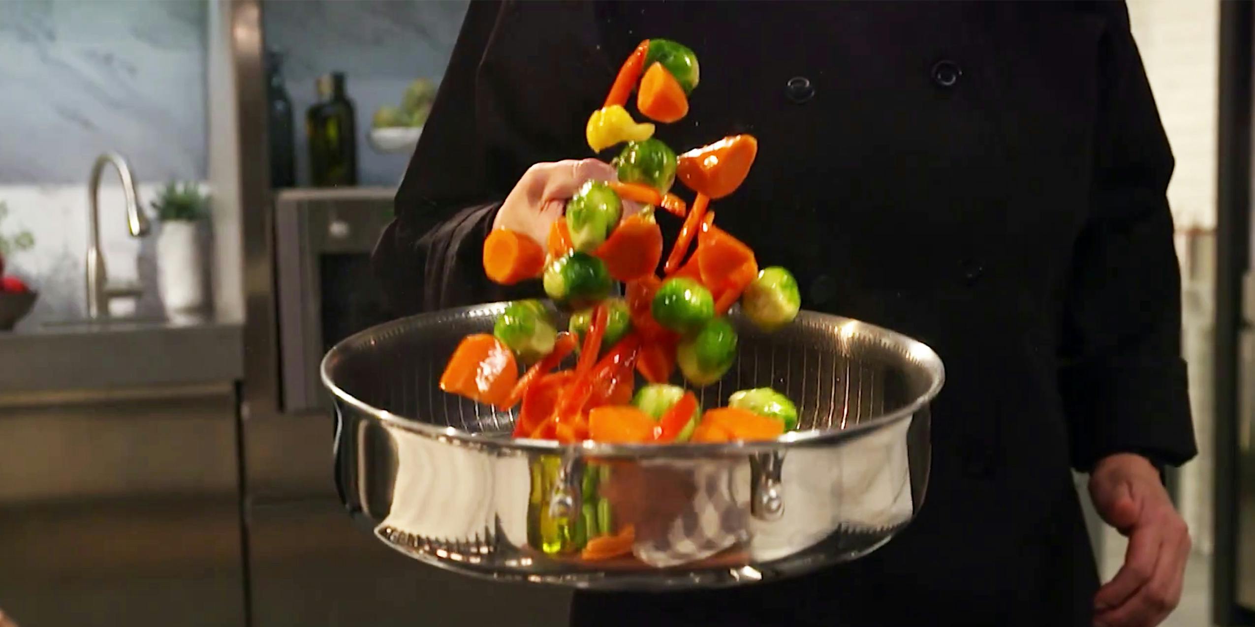 Copper Chef Titan Pan vs. HexClad: A Comprehensive Cookware Comparison and  Review