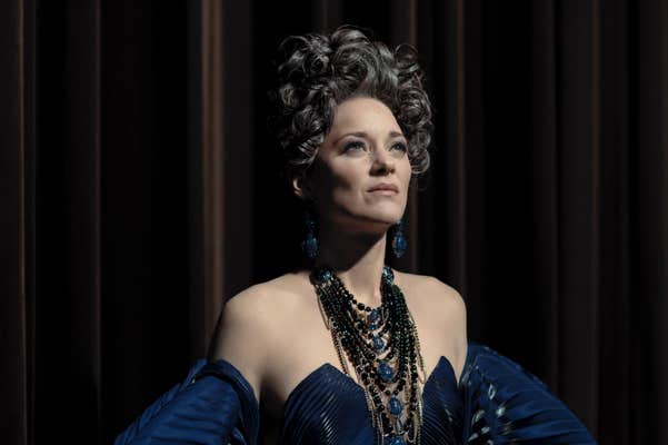 opera singer in blue dress listening for applause