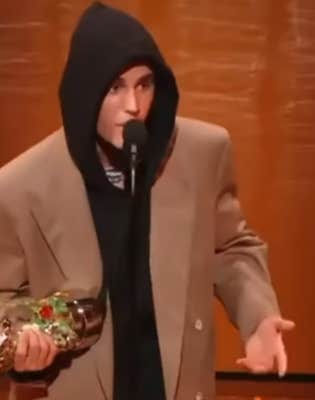 Justin Bieber giving a speech at the MTV awards.