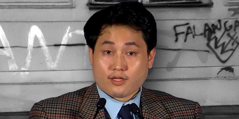 andy ngo in front of 'Antifa' and 'Falanga' graffiti