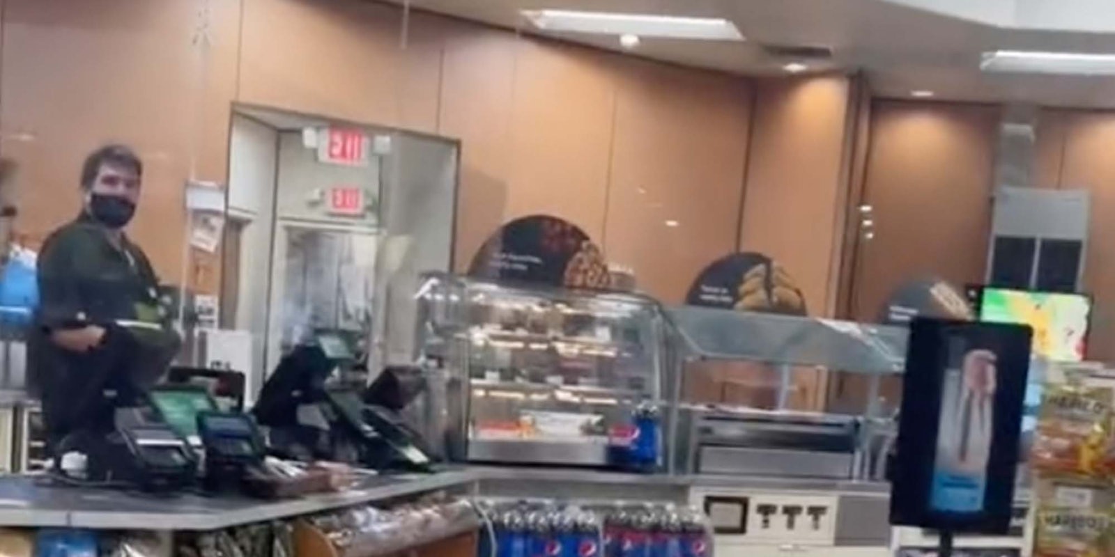 A TikToker brought a 7-11 cashier a plate of hot food during a long shift.