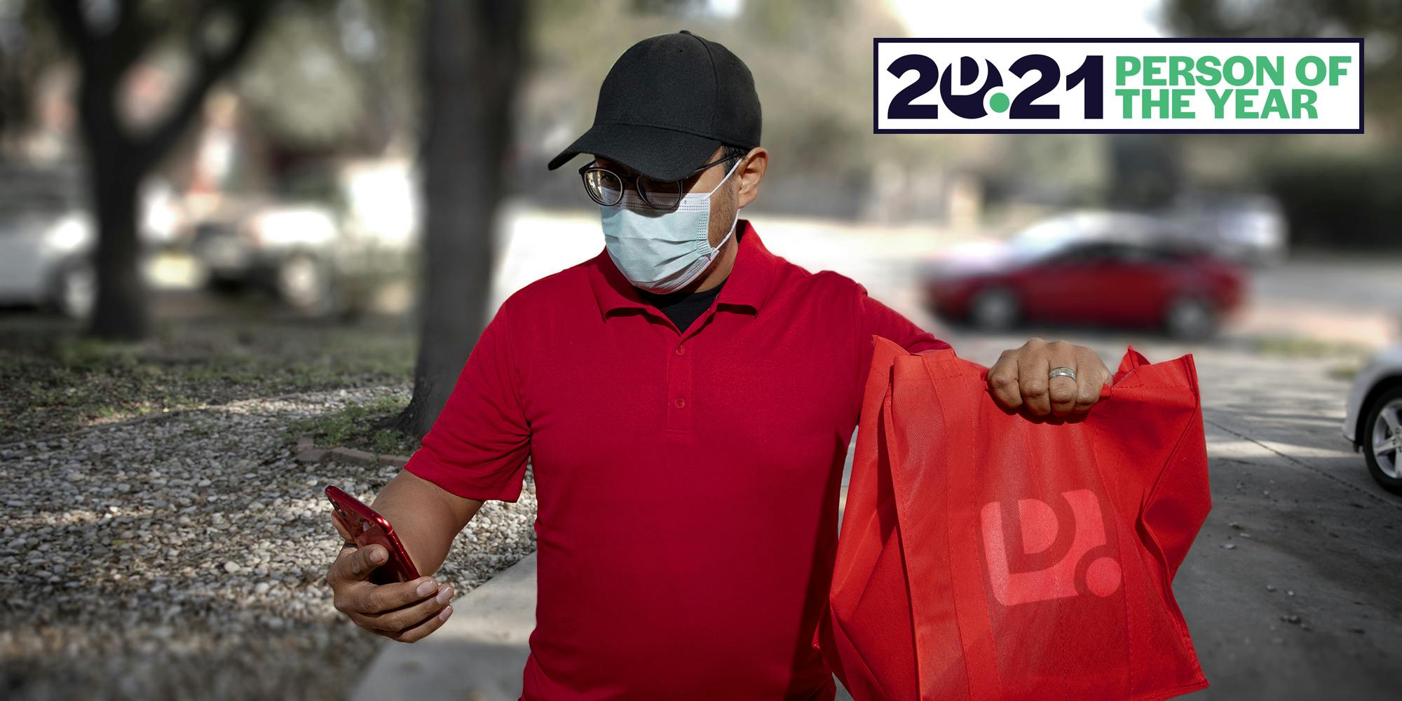 Man holding phone and red bag with Daily Dot logo