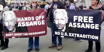 People demand to free Assange on Trafalgar square in London