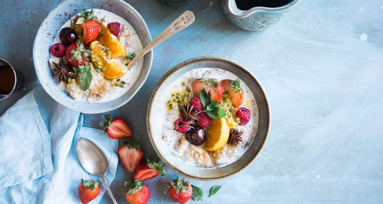 Noom bowl of oatmeal with fruit and honey