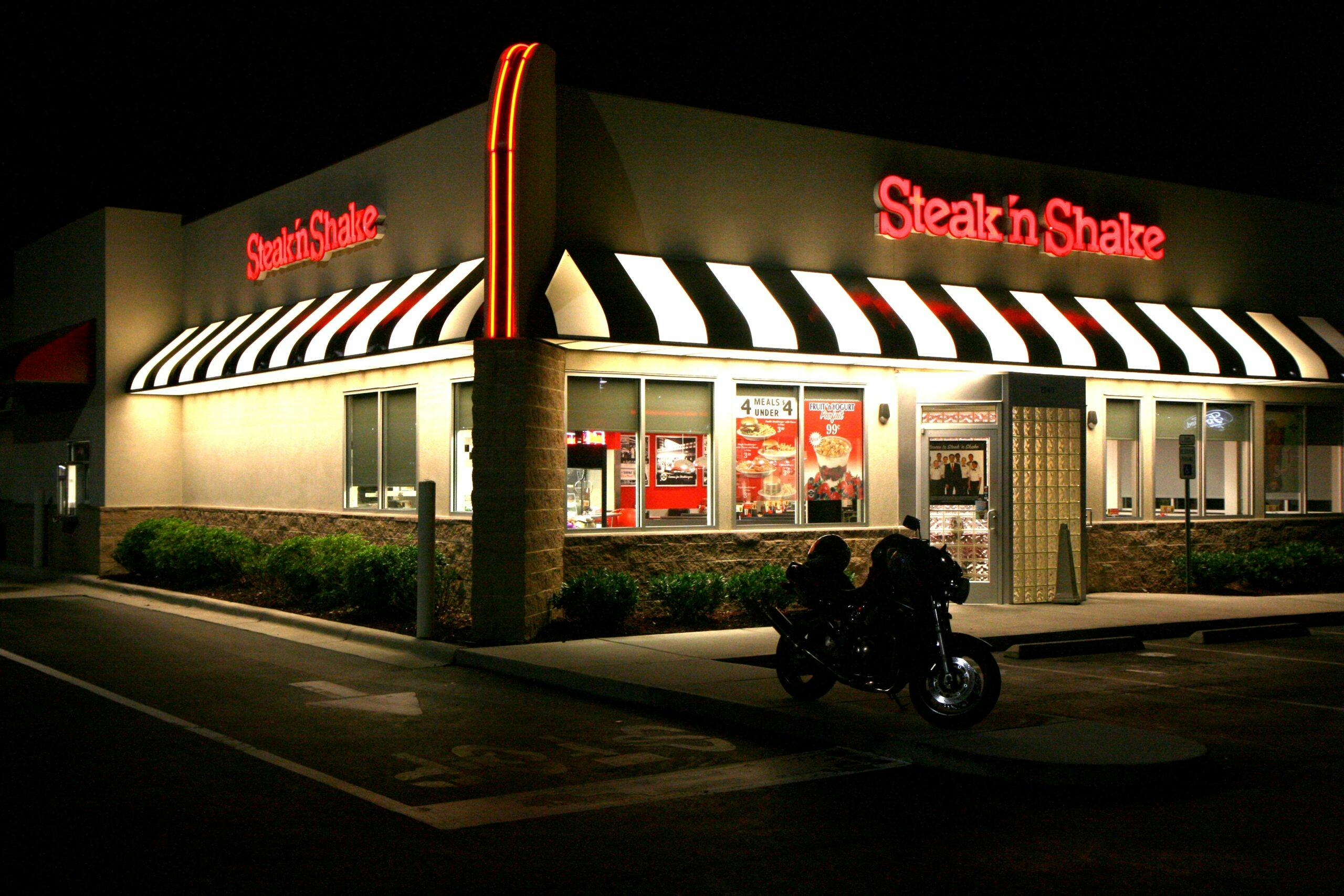 ‘I’m going to buy their meal and take it’: Guy at Steak ‘n Shake drive-thru gets revenge on rude customer behind him, buys their order and takes it with him