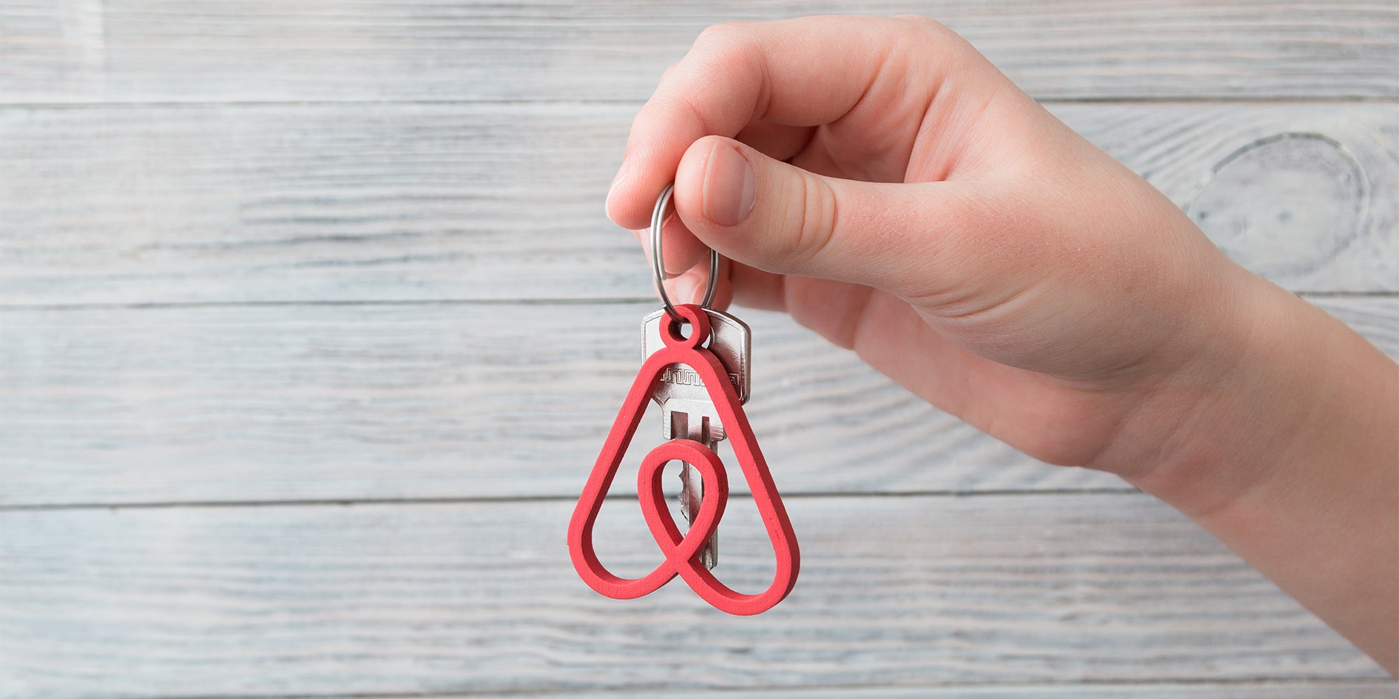 Airbnb Owners on Facebook Fret Over a Decrease in Bookings