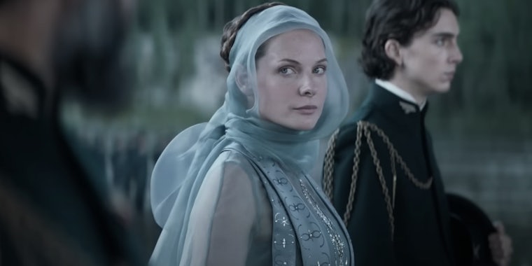 does Dune pass the Bechdel Test - A screenshot from the Dune trailer showing Lady Jessica between her son and her husband, she is looking at her husband.