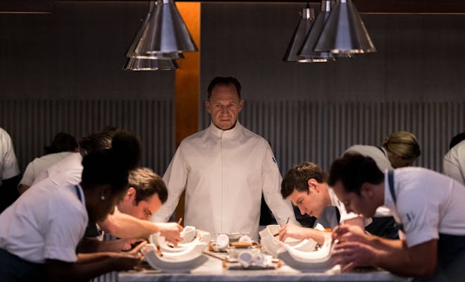 ralph fiennes standing in a kitchen over cooks in the menu
