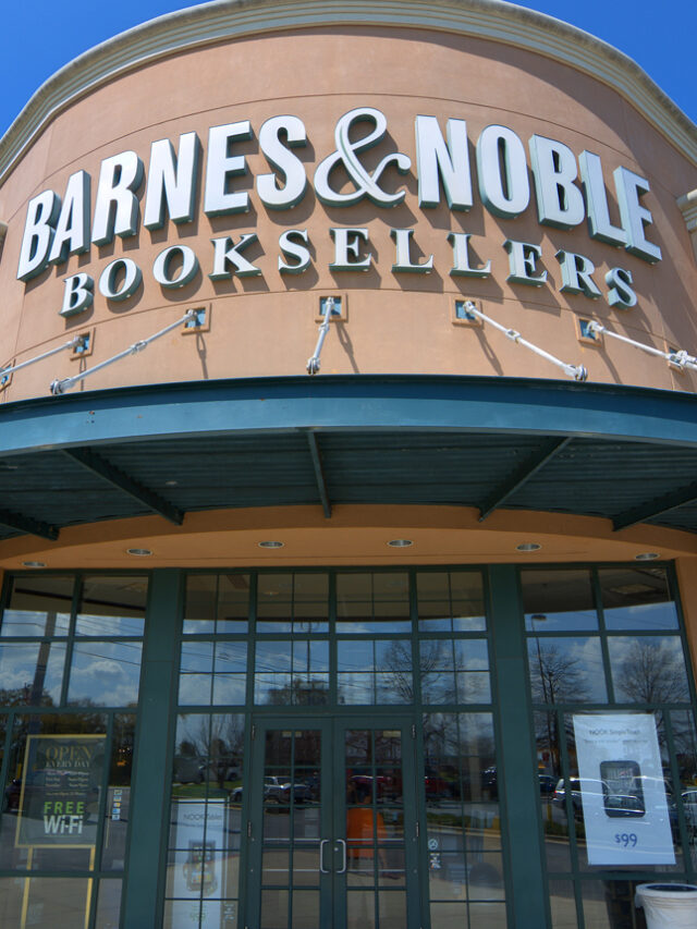 Former Barnes And Noble Worker Shares PSA For Customers