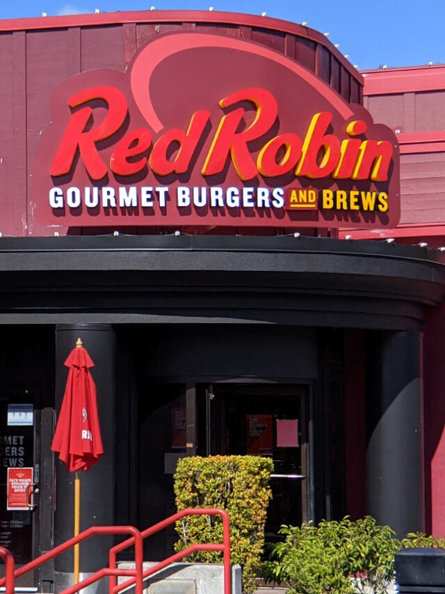 Customer Brags About Not Tipping Waitress Mean To Her In School