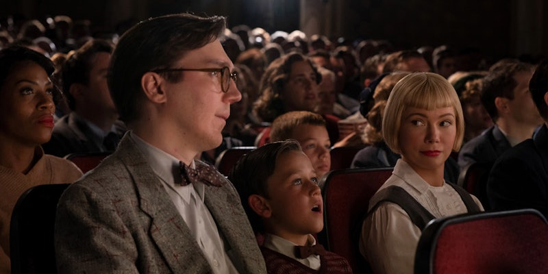 (l-r) paul dano, mateo zoryan francis-deford, and michelle williams in the fabelmans