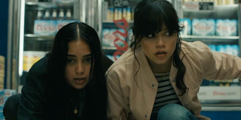 scream 6 jenna ortega kneeling