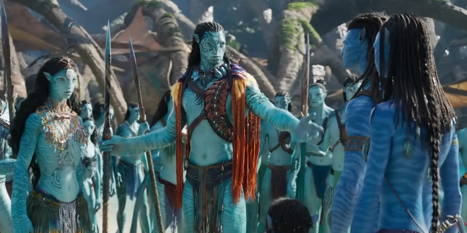 Avatar 2 trailer Navi standing speaking to each other at beach