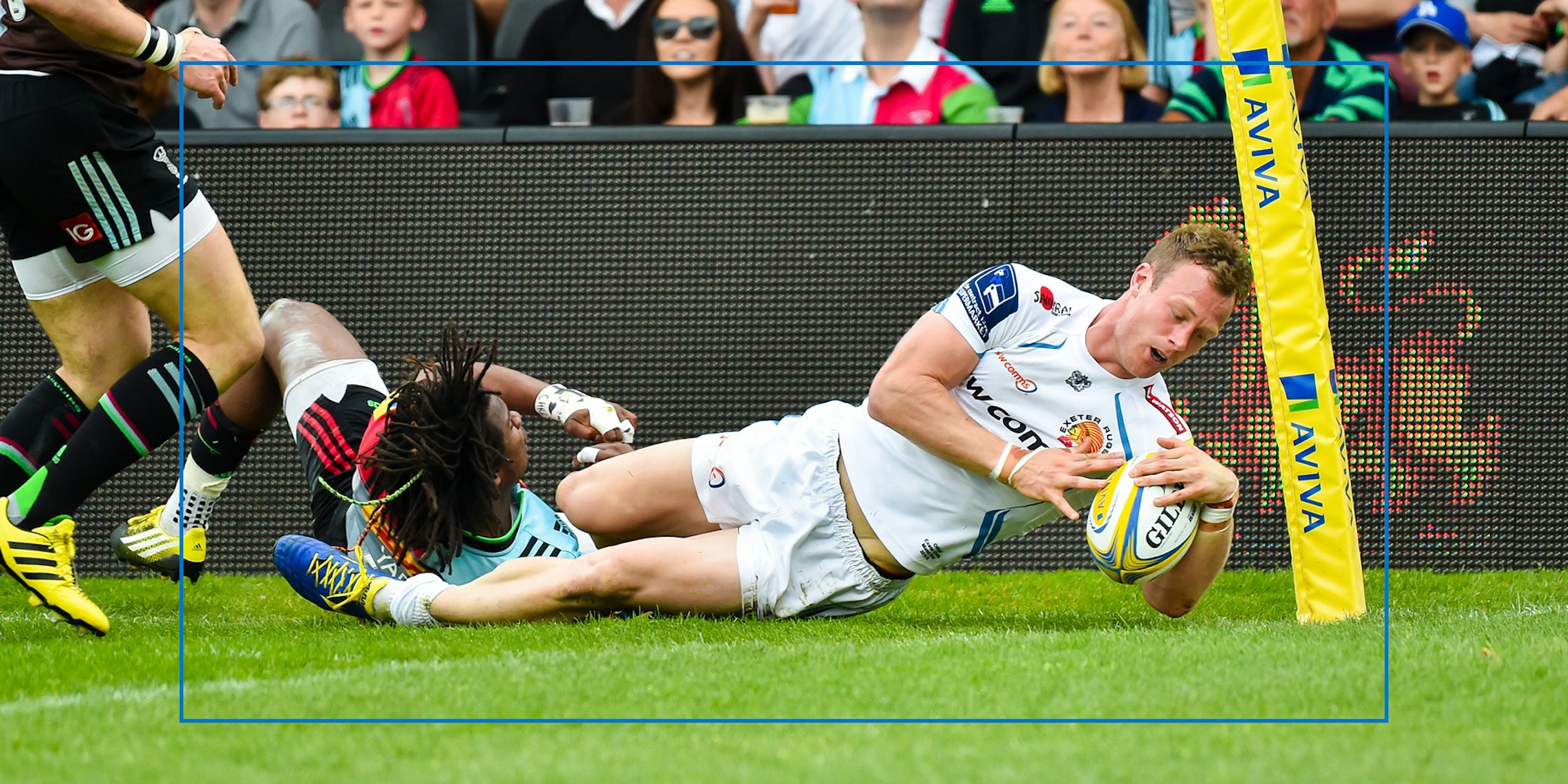 Dave Ewers scores during the Aviva Premiership Ruby game
