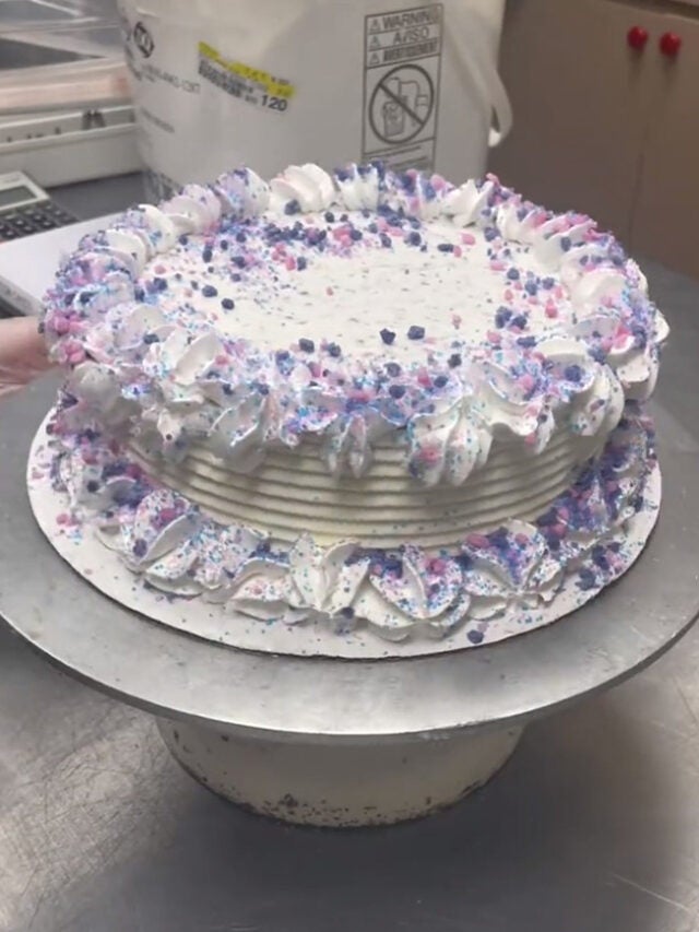 Dairy Queen Worker Makes Cotton Candy Blizzard Cake