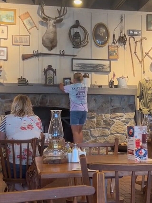 Cracker Barrel Customers Add Photo of Themselves to Wall Decor