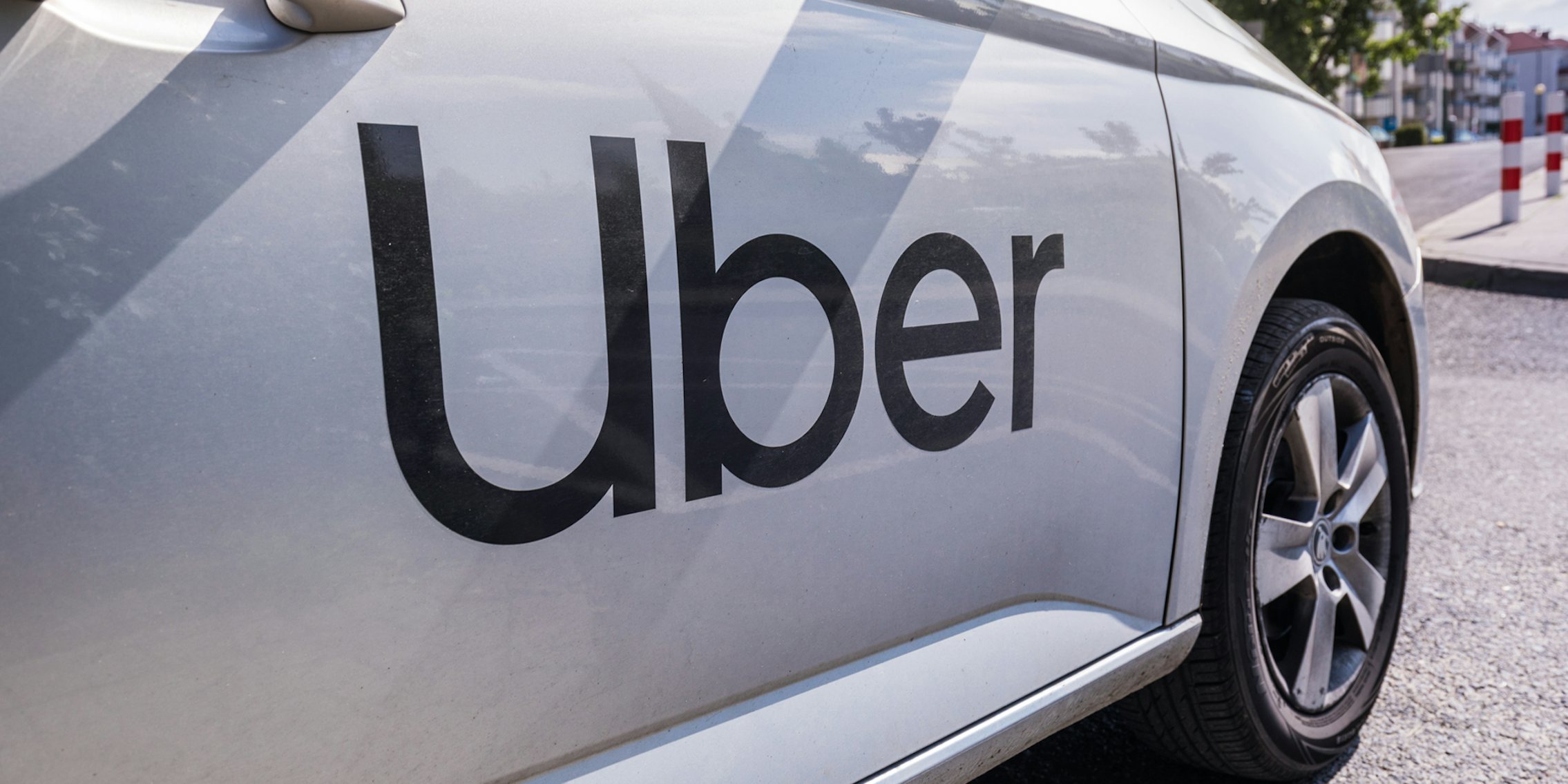car with Uber logo on side