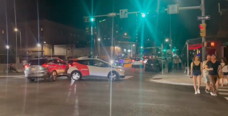 2 driverless Cruise cars close busy Austin, Texas intersection
