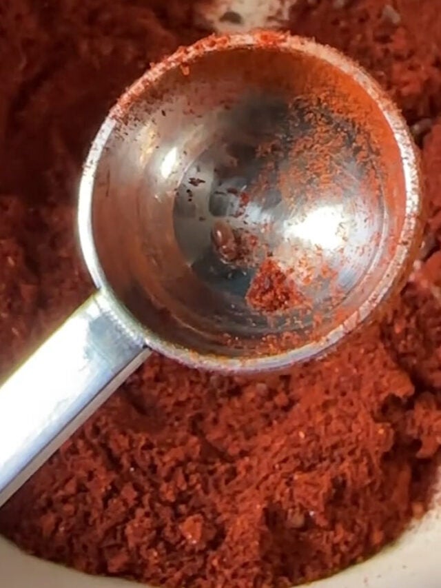 Walmart Shopper Finds Bugs Inside Great Value Smoked Paprika