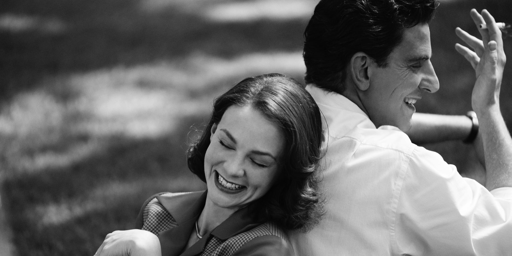 carey mulligan as felicia montealegre (left) and bradley cooper as leonard bernstein (right) in maestro