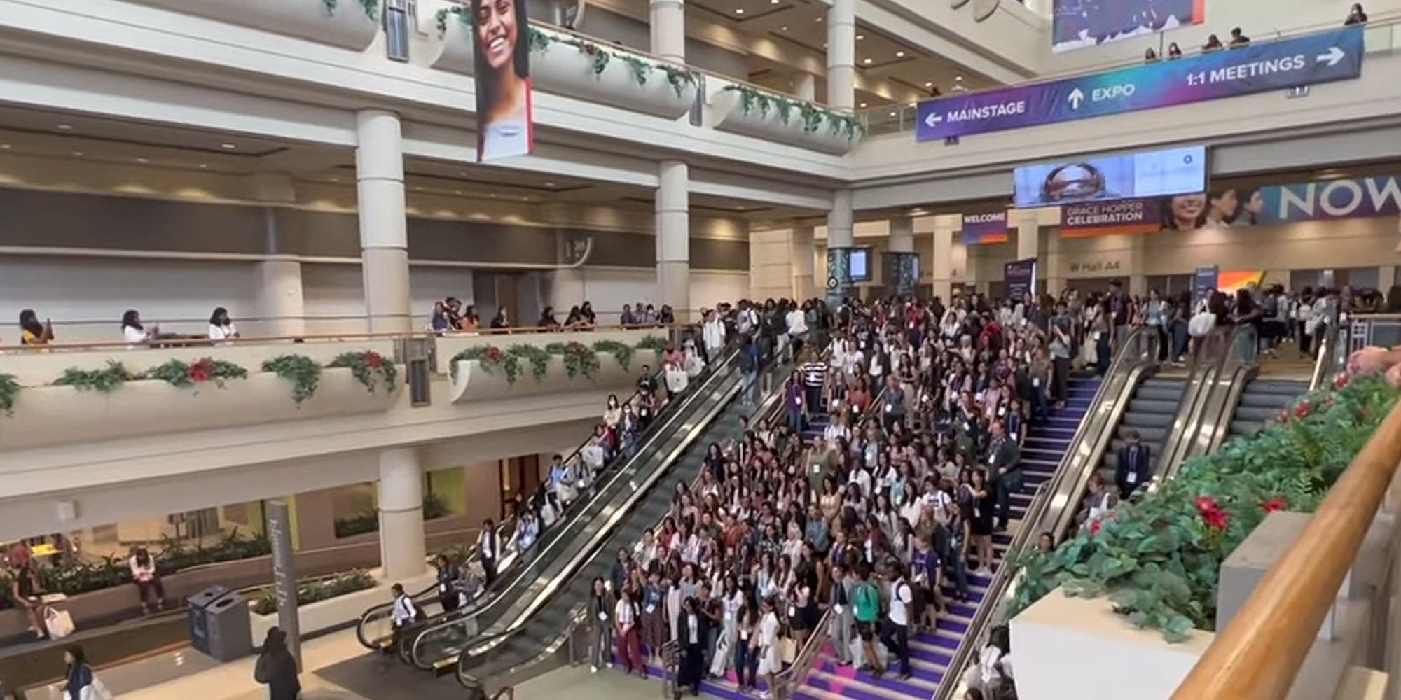 2023 convention filled with people