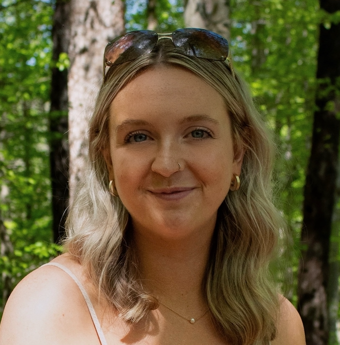 Photo of Sarah Hennis