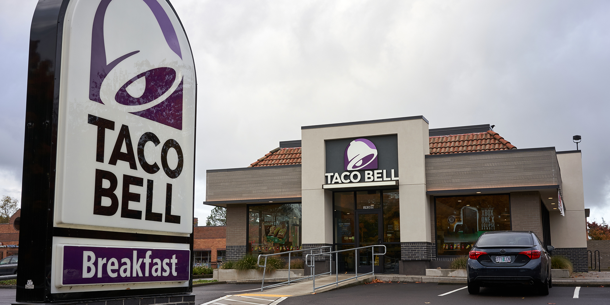 What time does taco online bell serve lunch