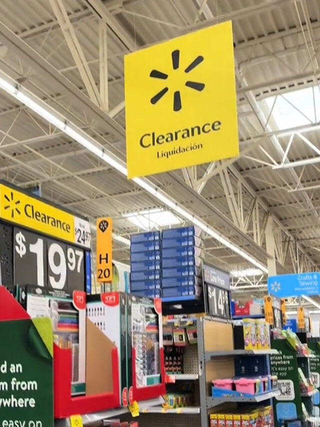 Walmart Manager Tries to Take Away 'Hidden Clearance' Price