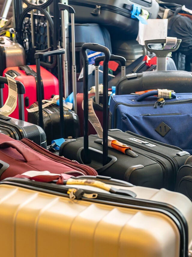 Holiday Traveler Warns of Bag Theft' Scam at Airports