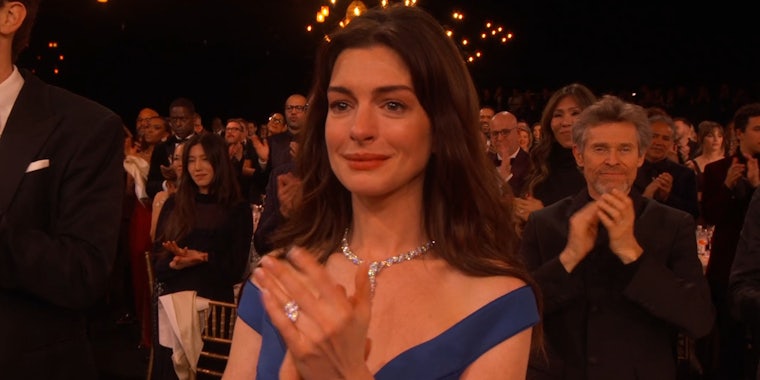 People are loving Anne Hathaway's reaction to Barba Streisand's speech at the SAG Awards