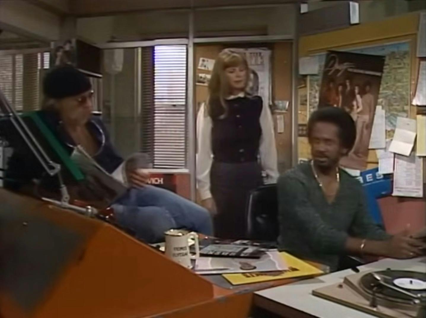 Dr. Johnny Fever, Jennifer Marlowe, and Venus Flytrap in the booth together in an episode of 'WKRP in Cincinatti'