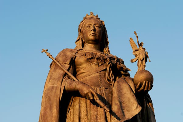 Statue of Queen Victoria, Grand Avenue, Hove, England