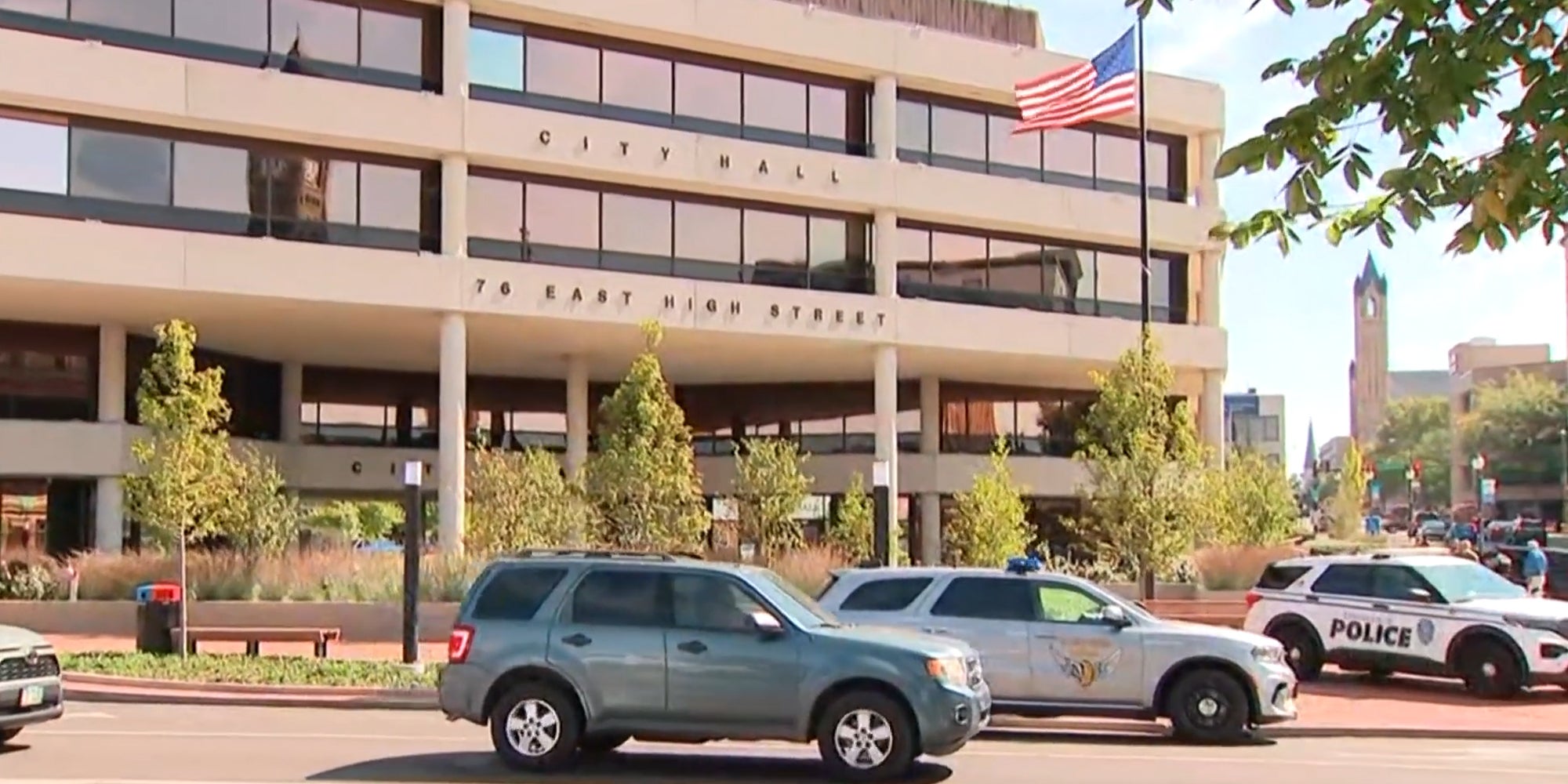 Facebook lights up after bomb threats are called into Springfield City Hall