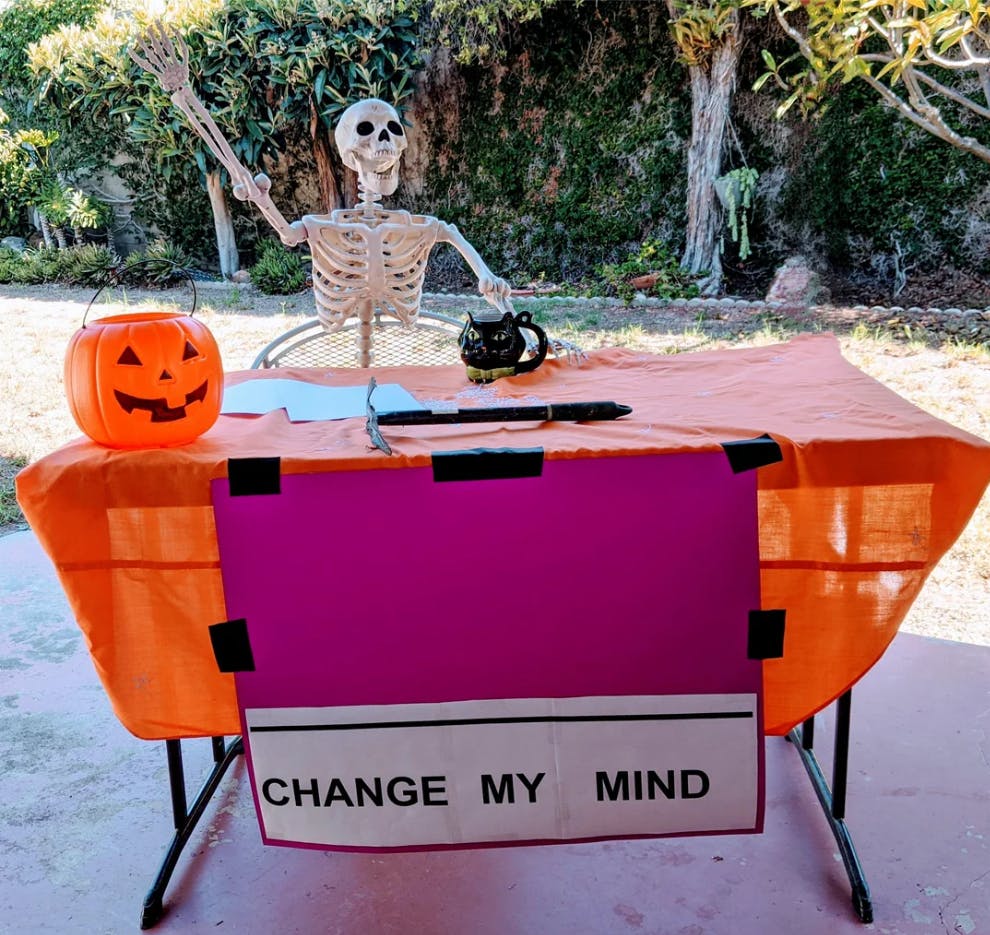 Change my mind meme turned Halloween themed.