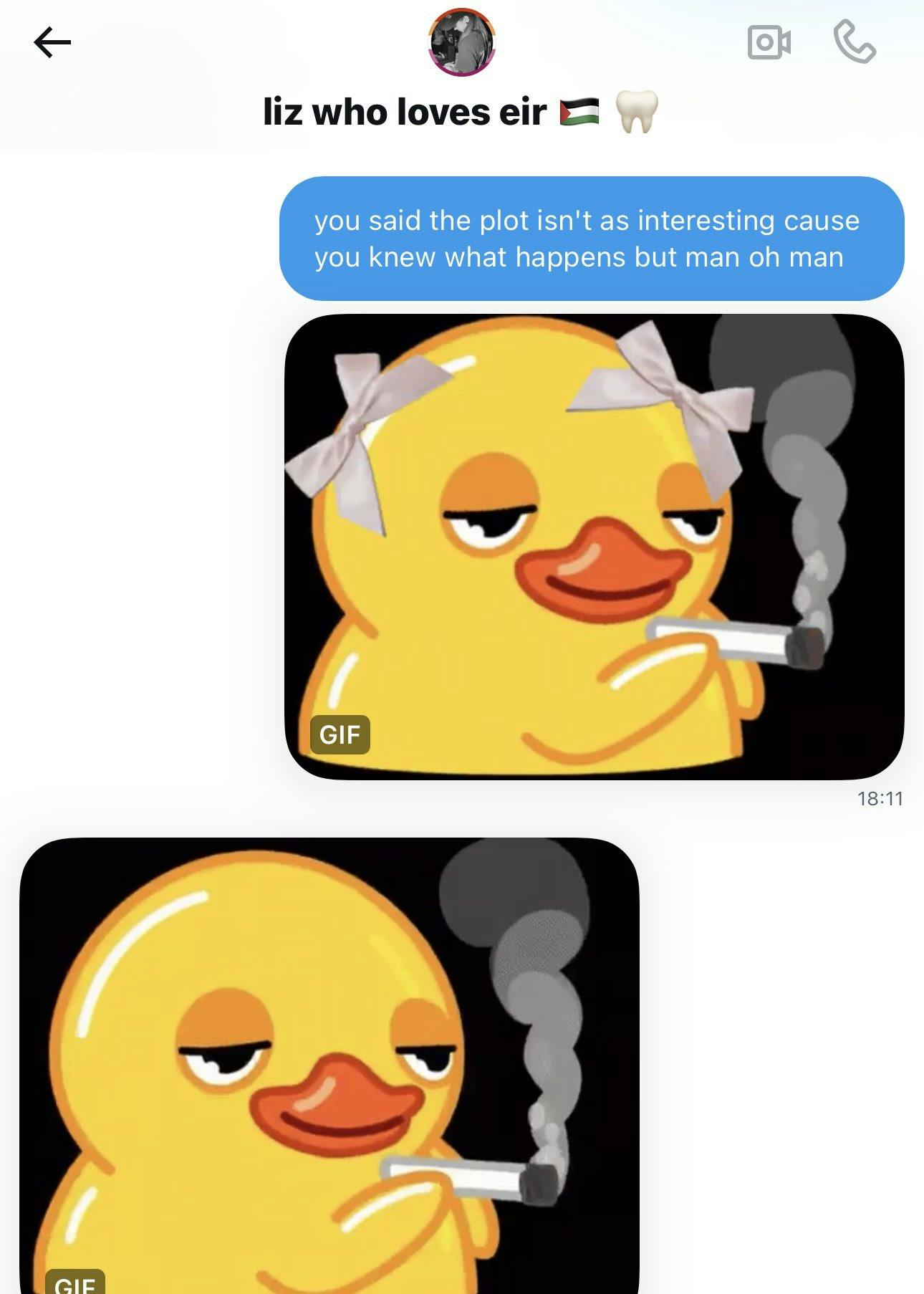 friend send each other smoking ducks at same time