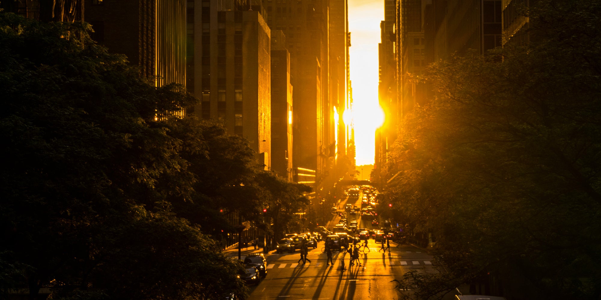 A photo of the phenomenon known as Manhattanhenge.