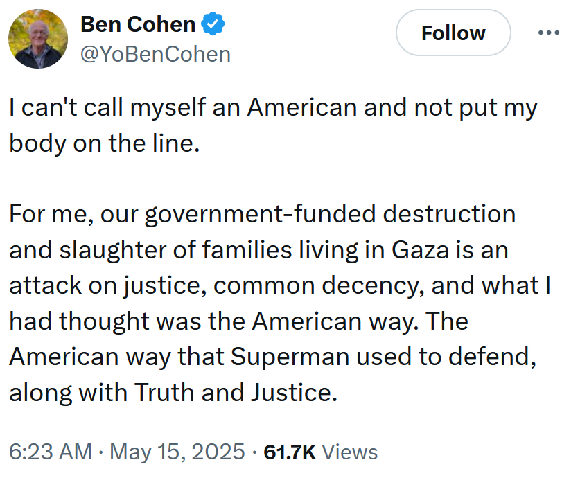 Tweet lendo 'Não posso me chamar de americano e não colocar meu corpo em risco. Para mim, nossa destruição e abate de famílias que vivem em Gaza são um ataque à justiça, decência comum e o que eu pensava ser o caminho americano. A maneira americana que o Superman costumava defender, junto com a verdade e a justiça.