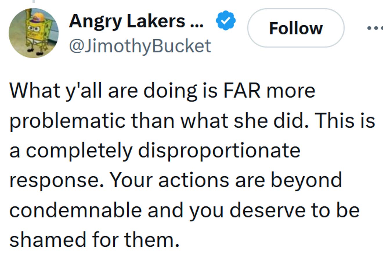 Tweet lendo 'O que vocês estão fazendo é muito mais problemático do que ela fez. Esta é uma resposta completamente desproporcional. Suas ações são muito condenáveis e você merece ser envergonhado por elas.