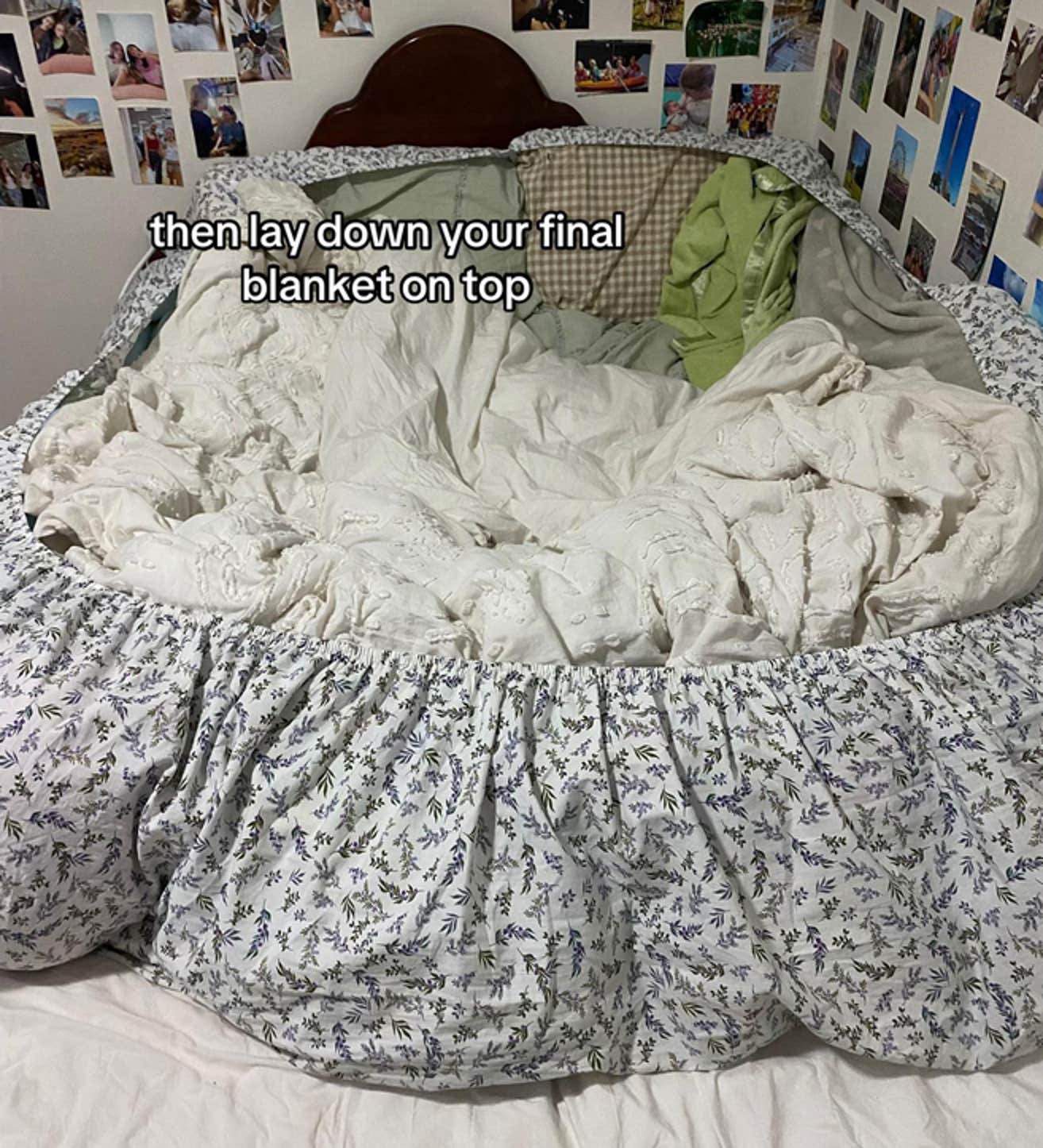 Um vídeo do TikTok mostrando uma cama de batata pronta.