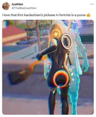 Tweet that reads, "i love that Kim kardashian’s pickaxe in fortnite is a purse 🔥" with a screenshot of the gameplay.