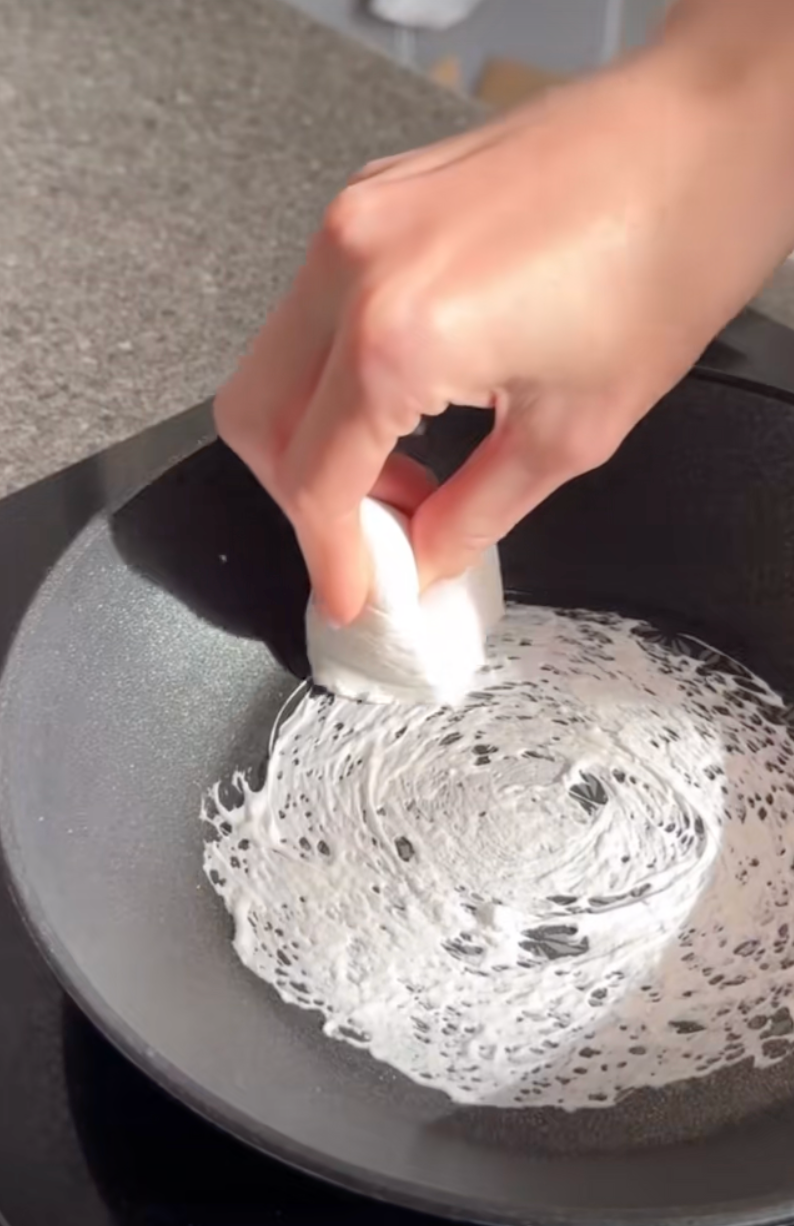@natasha.ffb/TikTok melting marshmallow in a frying pan to make a marshmallow net