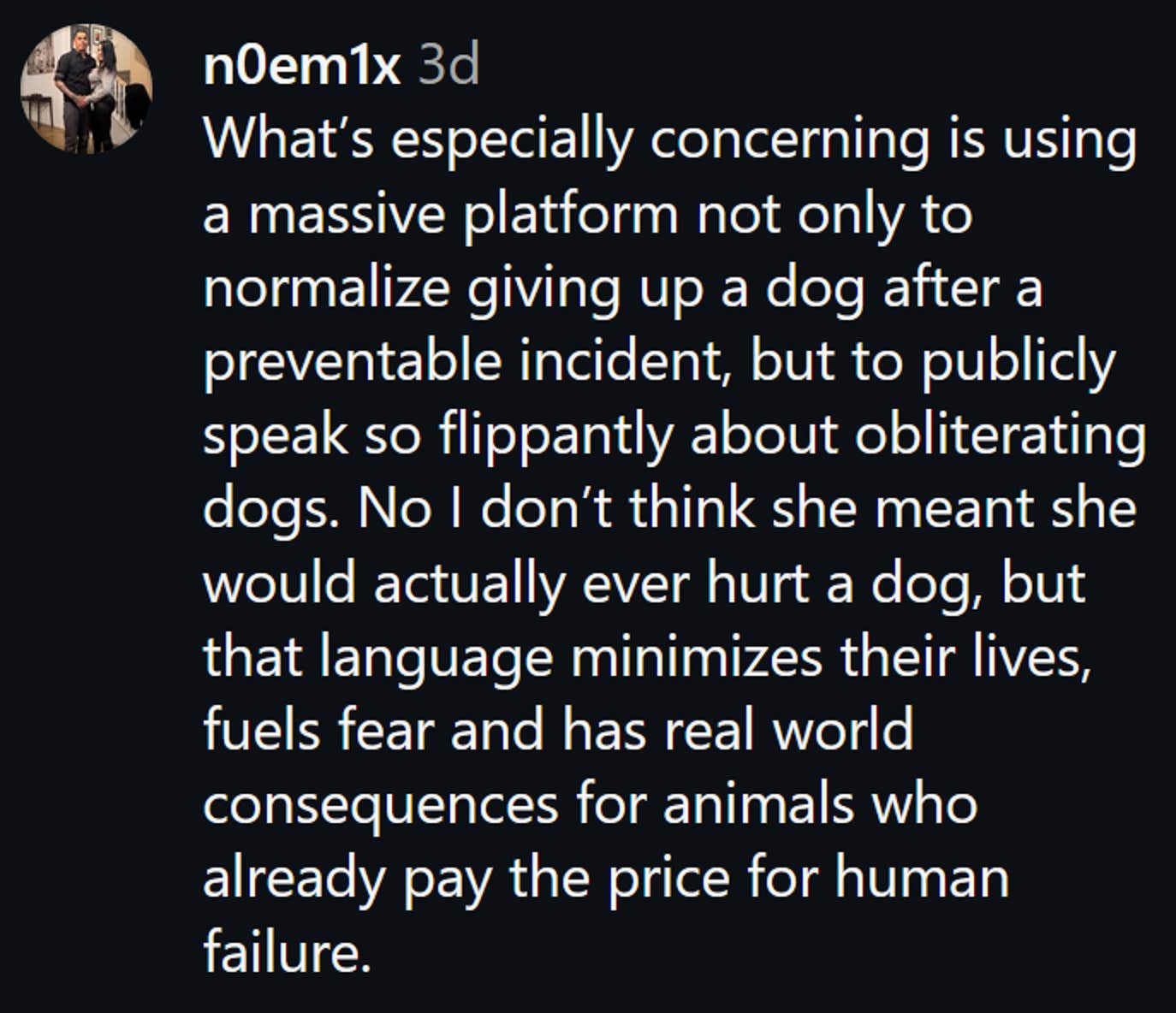 Comentário do Instagram lendo 'O que é especialmente preocupante é usar uma plataforma enorme não apenas para normalizar a desistência de um cachorro após um incidente evitável, mas para falar publicamente de forma tão levianamente sobre a destruição de cães. Não, não acho que ela quis dizer que algum dia machucaria um cachorro, mas essa linguagem minimiza suas vidas, alimenta o medo e tem consequências no mundo real para os animais que já pagam o preço pelo fracasso humano.