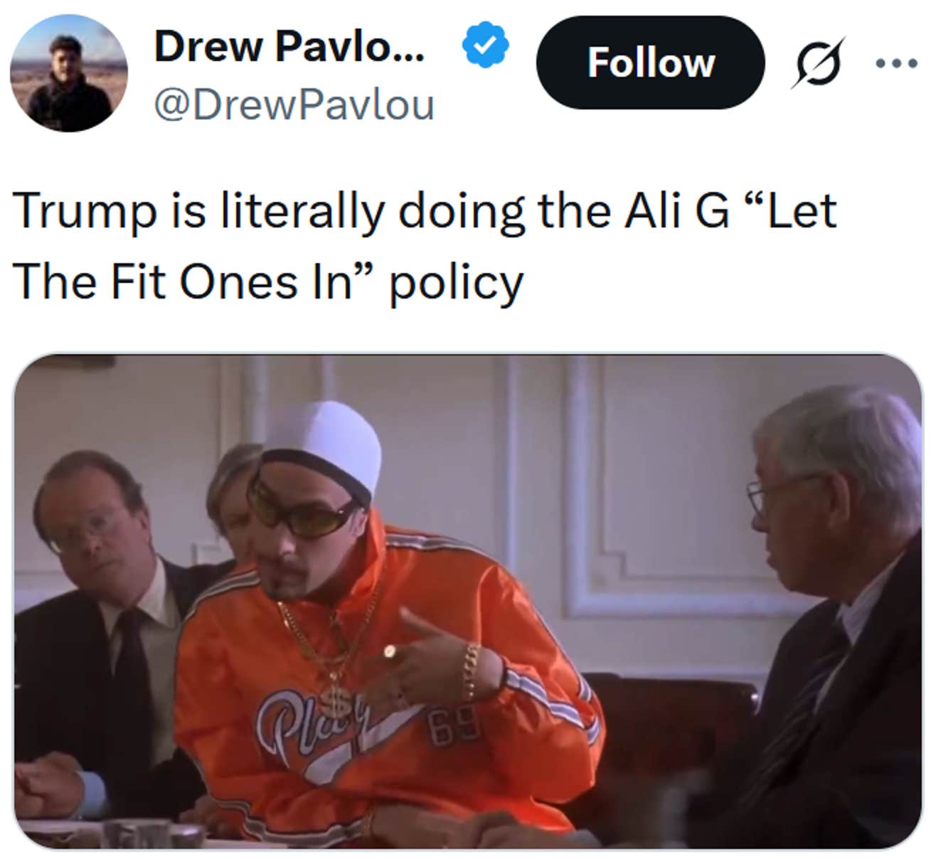 Tweet lendo 'Trump está literalmente cumprindo a política de Ali G “Let The Fit Ones In”' com um clipe de Ali G Indahouse.