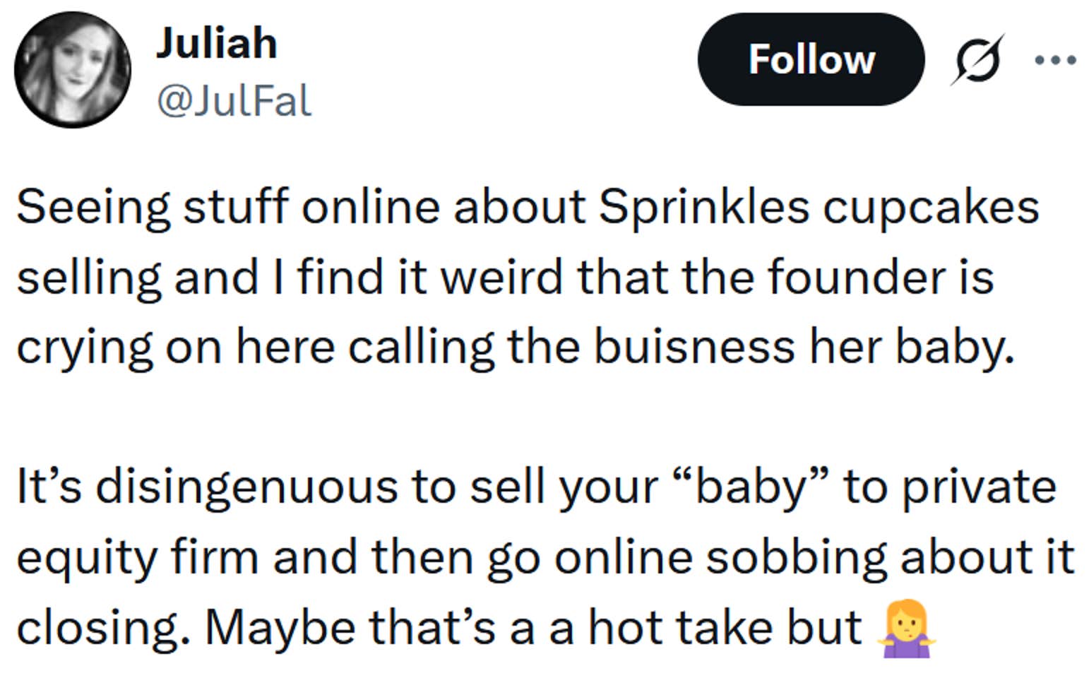 Tweet lendo 'Vendo coisas online sobre a venda de cupcakes Sprinkles e acho estranho que o fundador esteja chorando aqui chamando o negócio de seu bebê. É falso vender o seu “bebê” para uma empresa de private equity e depois ficar online chorando por causa do fechamento. Talvez seja uma opinião interessante, mas'