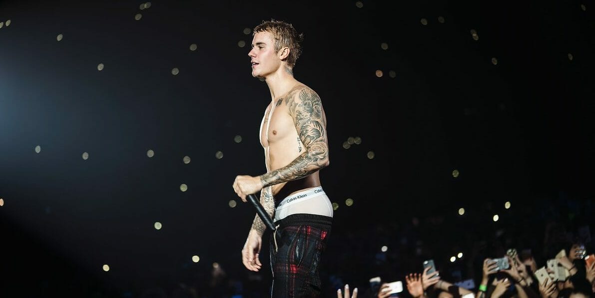 Justin Bieber Sings 'Bababa' Instead of Spanish Lyrics in 'Despacito