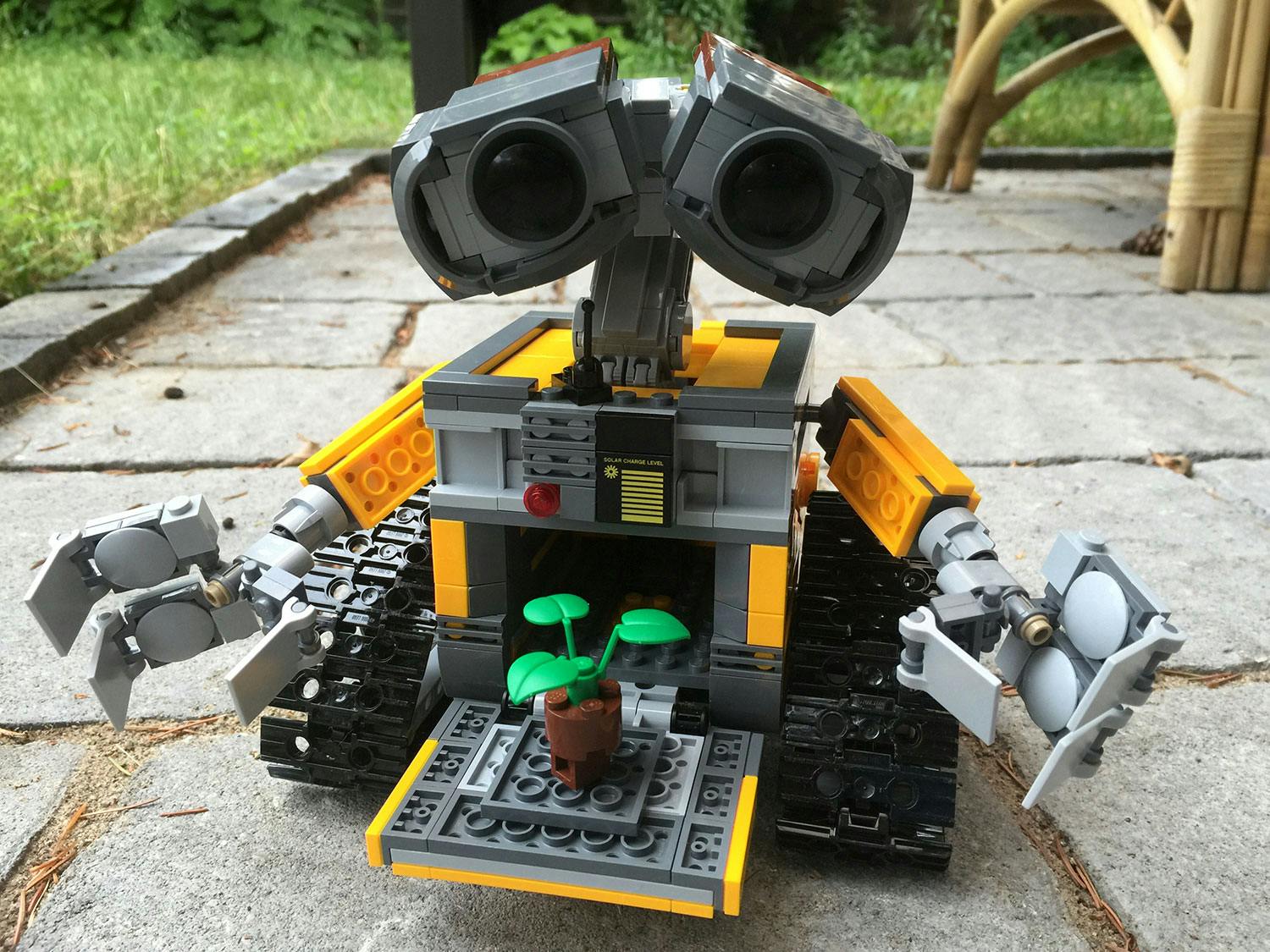 Here's your first look at Lego's new WALL-E set
