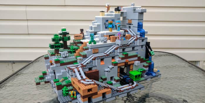 Lego Grings Minecraft To Real Life With The Lego Minecraft Mountain Cave Lego Grings Minecraft To Real Life With The Lego Minecraft Mountain Cave