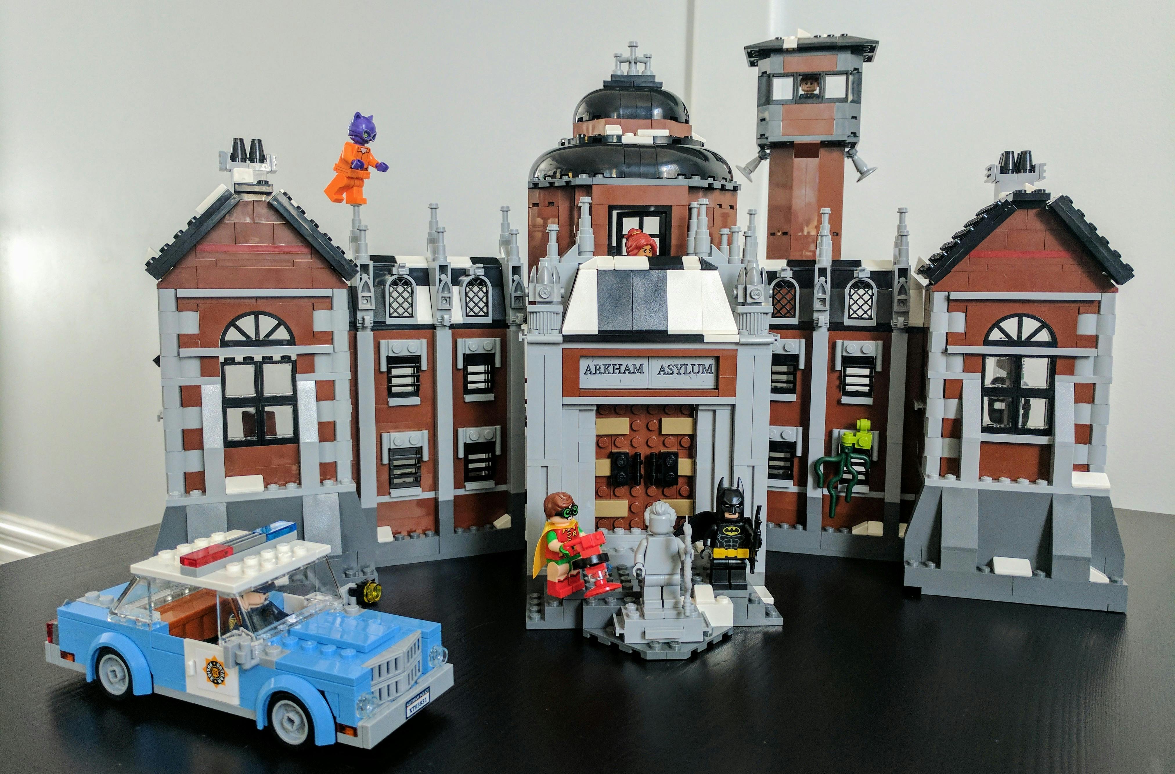 Create your own Lego Batman adventures with this awesome Arkham Asylum set