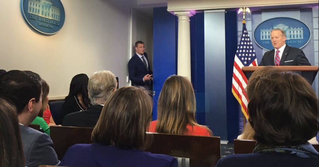 sean spicer rob gronkowski: tight end pops into press room during daily briefing