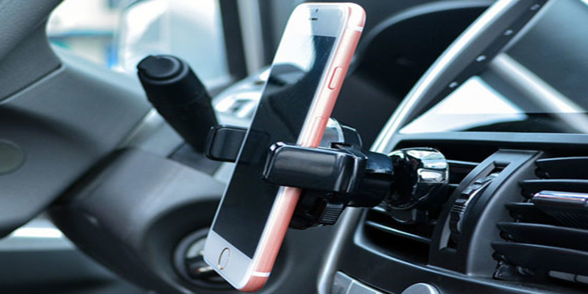 Car mounts are this summer's musthave roadtrip device